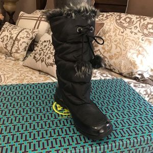 Sporto round toe snow boots size 8.5